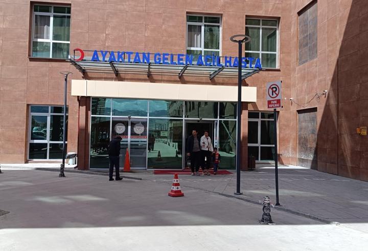 Niğde'de motosikletler çarpıştı; 4 yaralı
