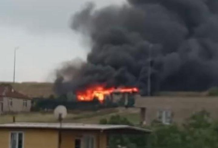 Kocaeli’de tek katlı ev yandı