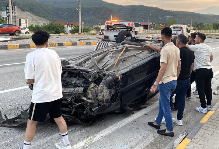 Karabük'te devrilen otomobildeki 3 kişi yaralandı