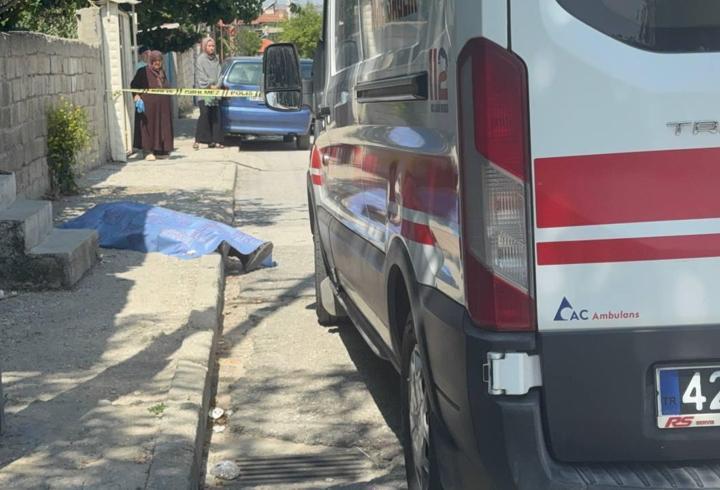 Kaldırımda cesedi bulundu