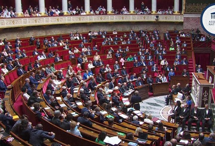 Fransa'da sanal medya yasaklanacak mı?