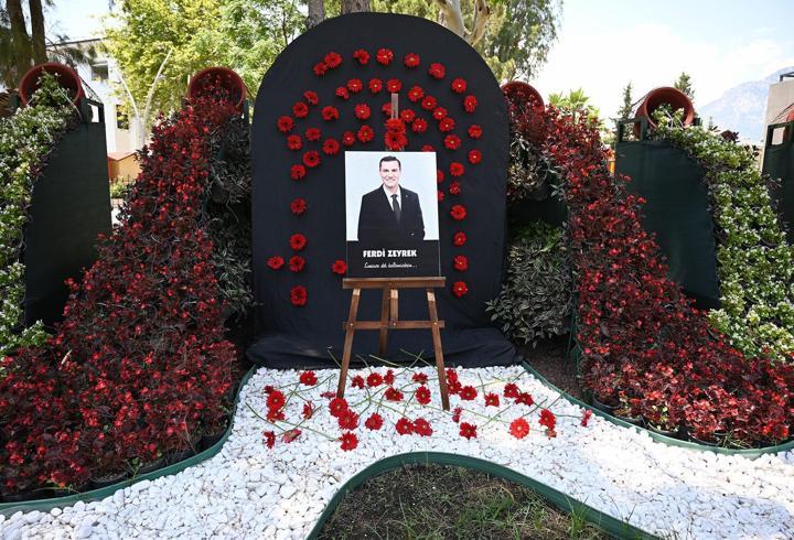 Kemer'de Başkan Zeyrek için anma alanı