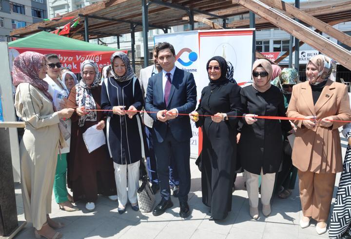 Kütahya'da ADEM kursiyerlerinin sergisi açıldı