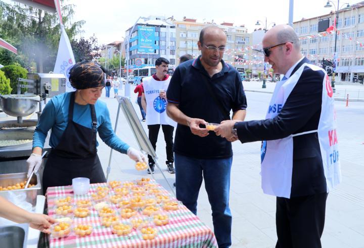 Şehitler için lokma dağıttılar
