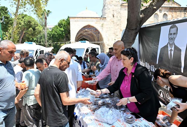Ferdi Zeyrek için Muratpaşa'da helva dağıtıldı