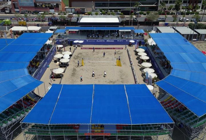 Plaj voleybolunun kalbi Alanya'da atıyor