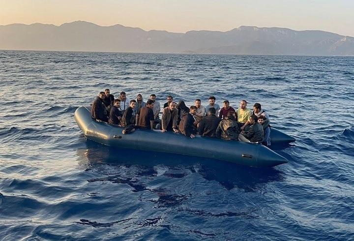 Datça'da 21 kaçak göçmen kurtarıldı
