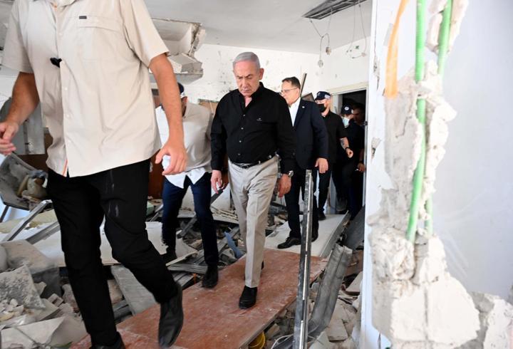 Netanyahu, İran füzelerinin hedefi olan Bat Yam'da