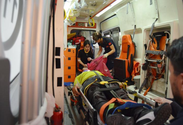 Aksaray'da iki otomobil çarpıştı: 8 yaralı