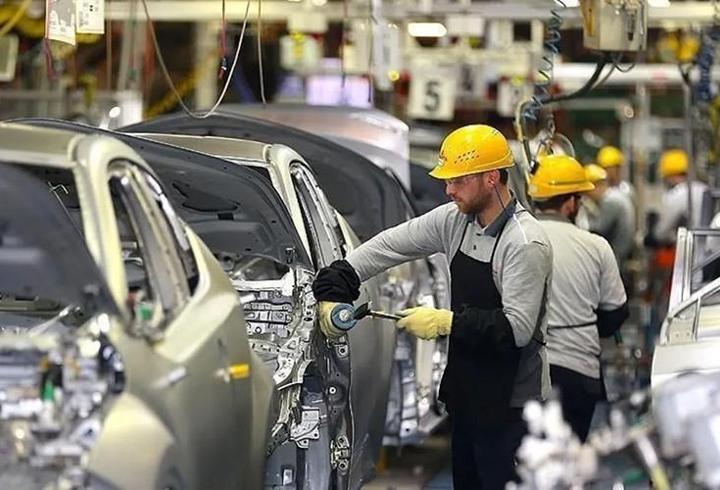 Otomotivde araç üretimi geriledi , ihracat artışta