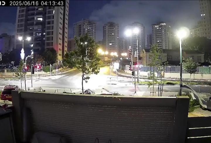 İran’ın füzesi İsrail’i böyle vurdu