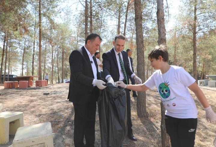 Nizip'te kaymakam ve belediye başkanından çevre temizliği