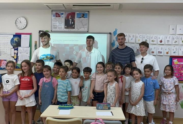 Trabzonsporlu gençler Marmaris’te öğrencilerle buluştu