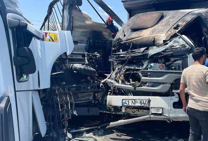 Sakarya'da feci TIR kazası :1 ölü 2 yaralı