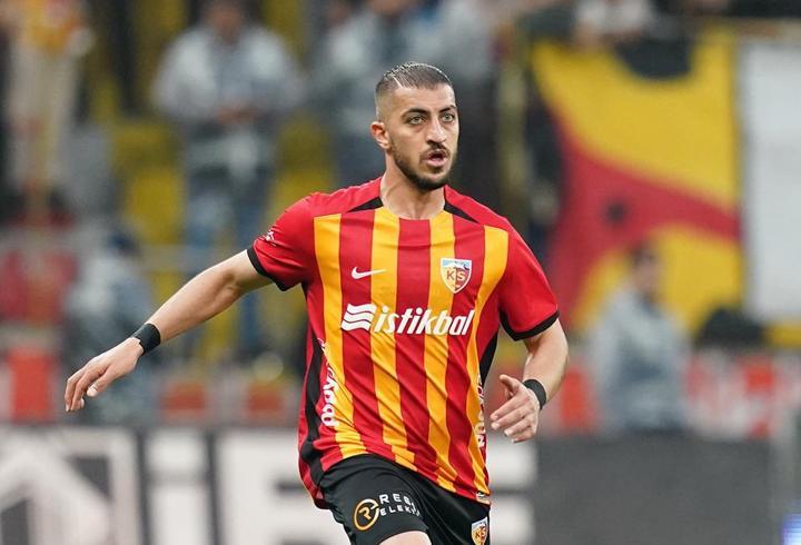 İranlı stoper Majid Hosseini, Kayserispor'da kaldı