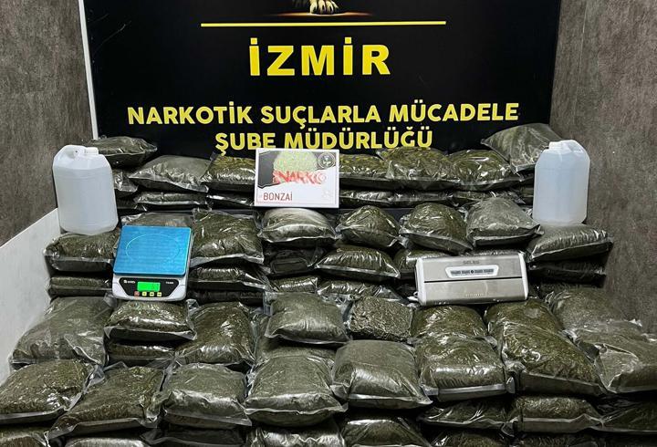 İzmir'de evde 126 kilo 100 gram bonzai ele geçirildi