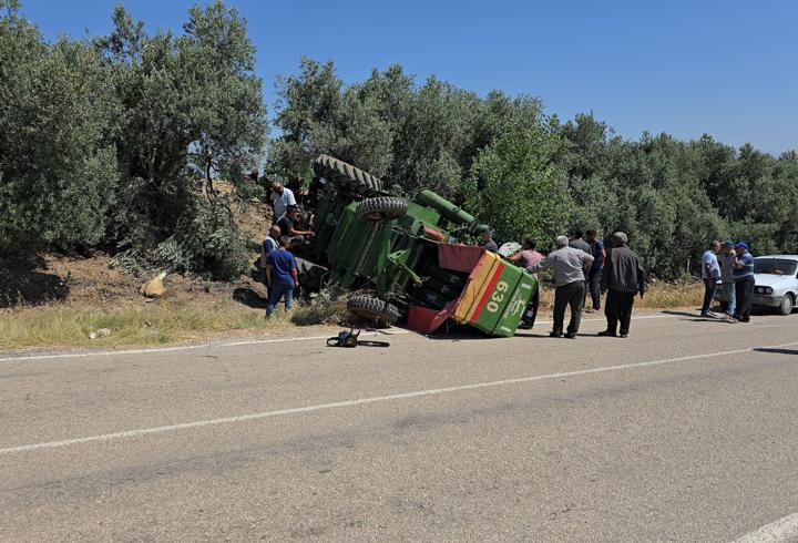 Devrilen biçerdöverdeki 2 kişi yaralandı