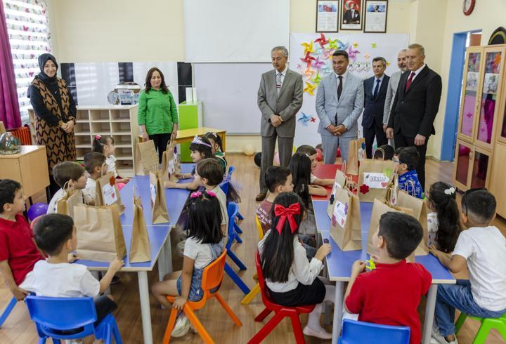 Kahramankazan'da öğrenciler karne sevinci yaşadı