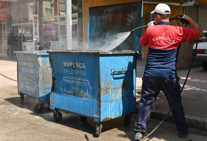 Kumluca'da çöp konteynerleri yenileniyor