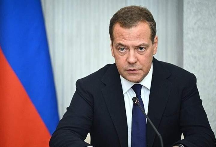 Rus yetkili Medvedev: Trump, ABD için yeni savaş başlattı