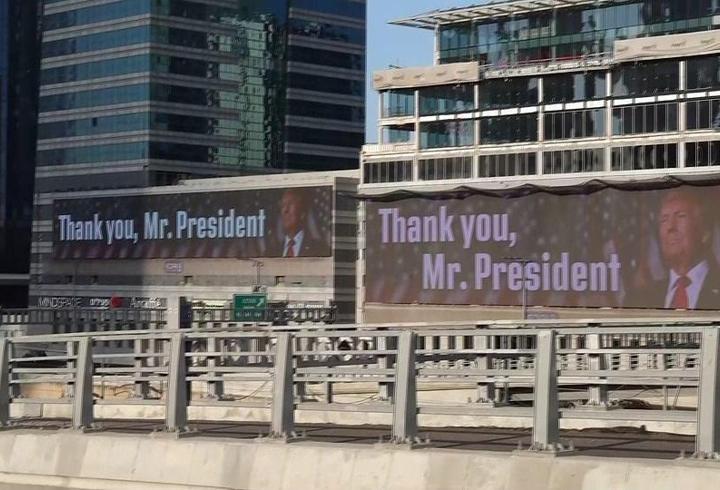 Tel Aviv'de dev pankart :''TEŞEKKÜRLER TRUMP''