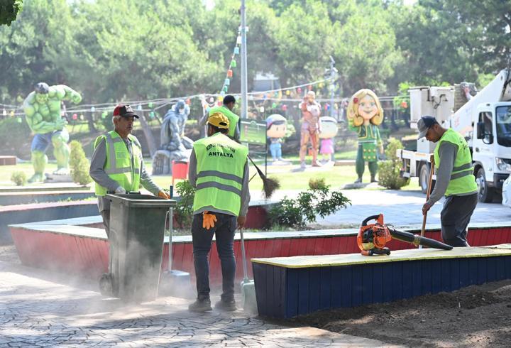 Kepez’den Tek Sarnıç Parkı’nda temizlik seferberliği