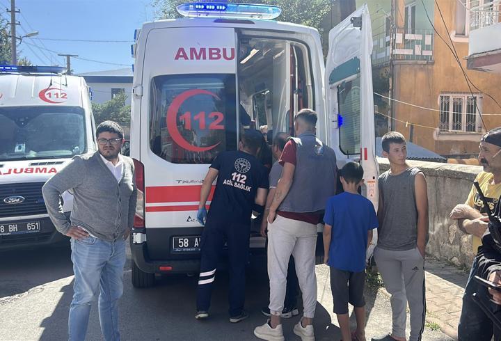 Sivas'ta Yangın: 5 Kişi Dumandan Etkilenen