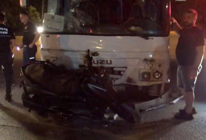 Kazada motosiklet sürücüsünün ayağı koptu