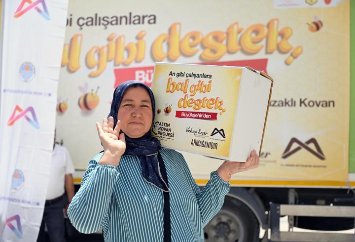 13 ilçedeki yetiştiricisine ekipman desteği