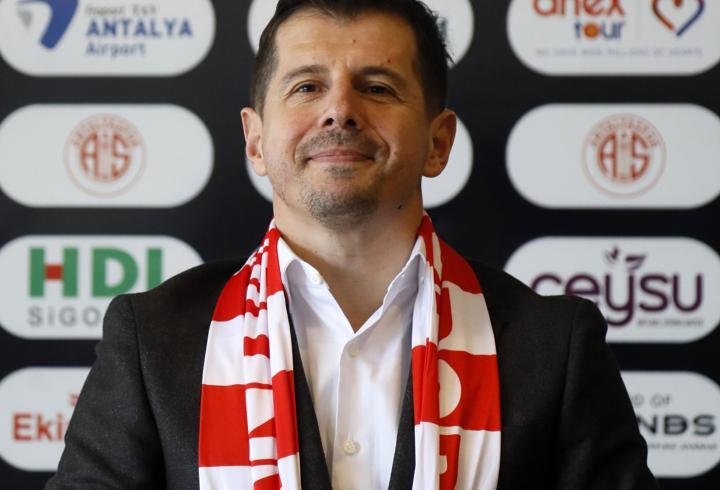 Antalyaspor'da Emre Belözoğlu istifa etti
