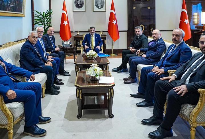 Cumhurbaşkanı Yardımcısı Yılmaz, ATO yönetimiyle görüştü