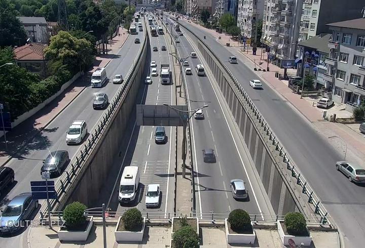 Battıçıktıda mahsur kalan yavru kedi için seferber oldular