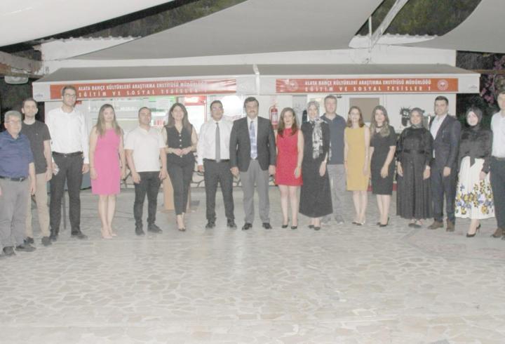 Erdemli’de tayini çıkan savcı ve hakimlere veda