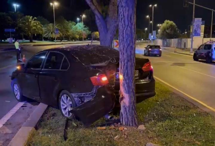 İstanbul - Maltepe'de ağaca çarpan otomobilin sürücüsü yaralandı