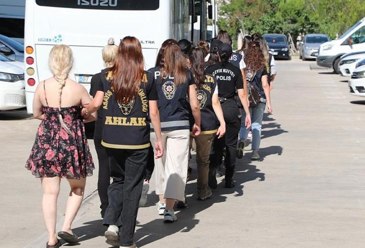 Antalya'da 'Gece Avı' operasyonu : 20 kişi tutuklandı