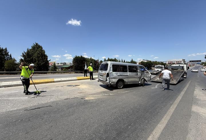 Sakarya'da devrilen panelvandaki 6 kişi yaralandı