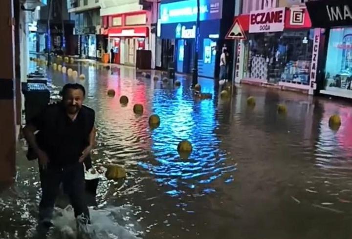 Fatsa’da sağanak, su baskınına neden oldu