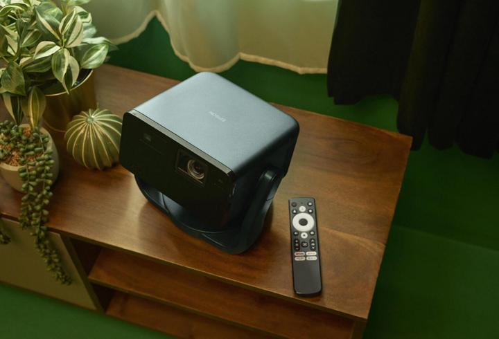 150 inç’e ulaşabilen Google TV’li projektör