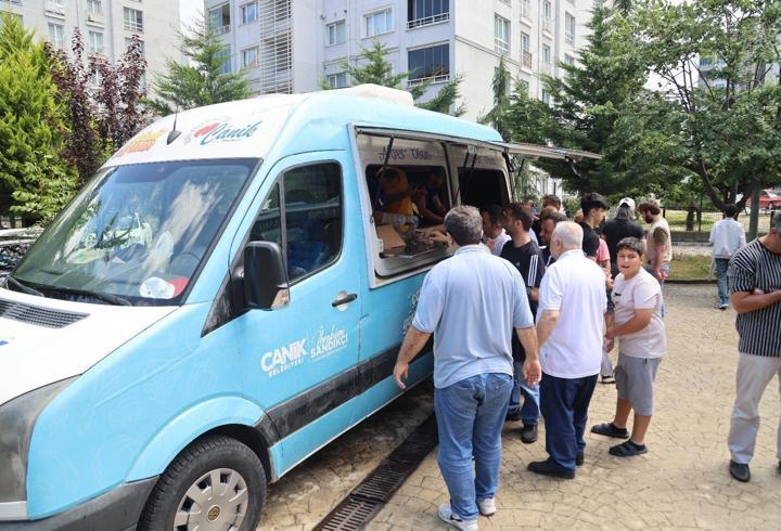 Canik Belediyesi’nden aşure ikramı