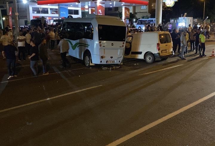 Rize’de minibüsle hafif ticari araç çarpıştı; 10 yaralı 