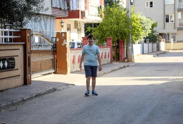 Balkondan düşen Metehan, azmiyle yeniden yürümeye başladı