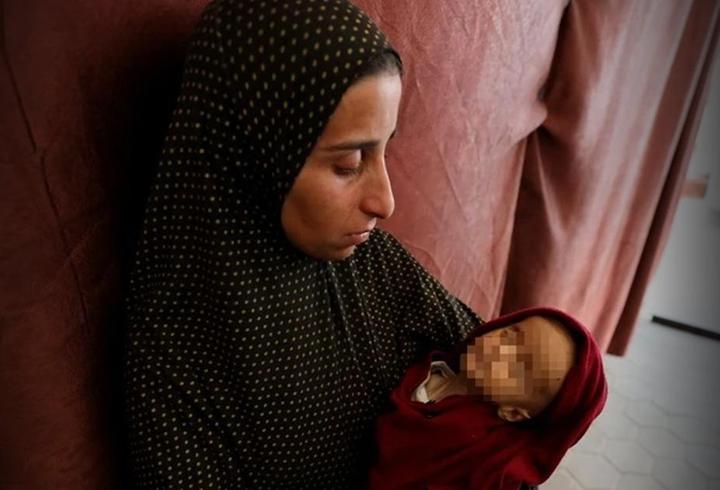 Henüz 7 aylıktı... Gazze'de bir bebek daha açlıktan öldü