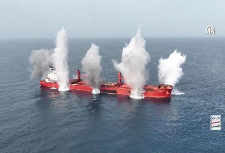 Husiler Kızıldeniz'de nedenini açıklayarak gemi batırdı