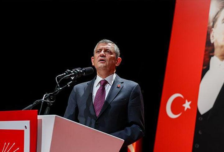 Özgür Özel, belediye başkanları ile bir araya geldi