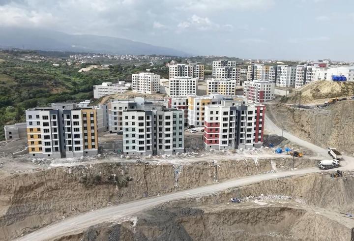 Defne’de TOKİ konutları sona yaklaştı