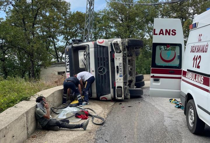Karabük'te devrilen beton mikserindeki 2 kişi yaralandı