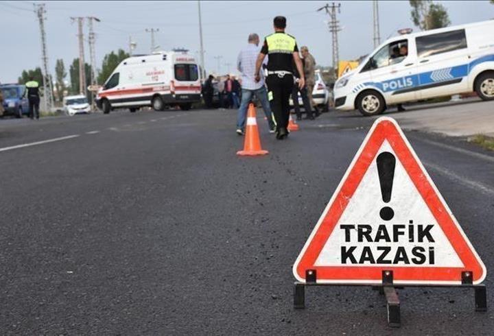 Konya'da tarım işçilerini taşıyan minibüs devrildi: 15 yaralı