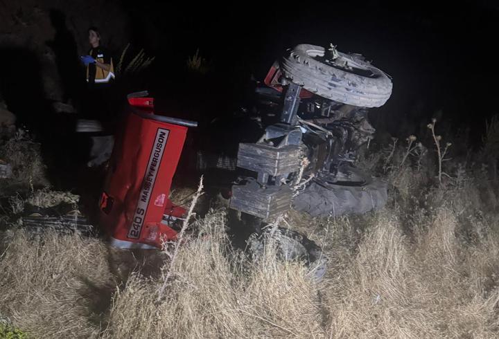 Şarampole devrilen traktörün sürücüsü öldü