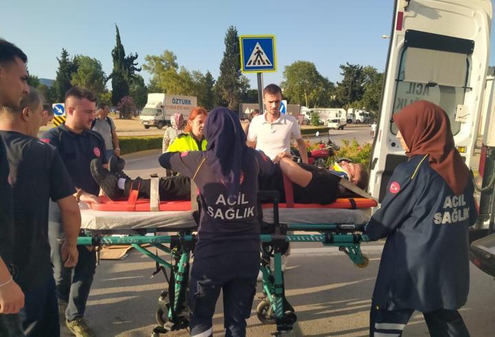 Otomobil ile çarpışan motosikletli yaralandı