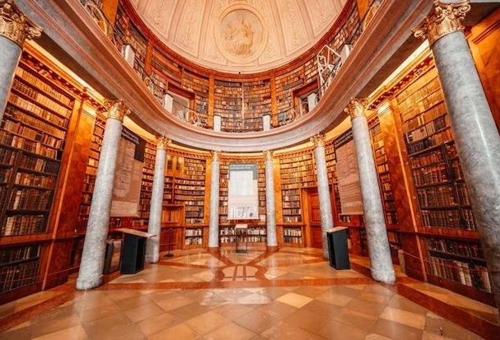 Macaristan’ın En Eski Kütüphanesini Böcekler Bastı! 100 Bin Kitap Tehlikede... "Böylesi Görülmedi"